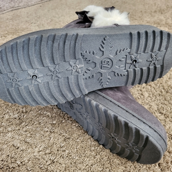 Eydram women fur lined winter Gray mid calf Boots with White Fur Accents. 7.5 - Picture 9 of 15